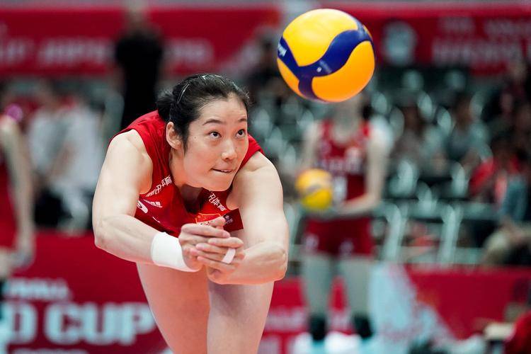 袁心玥遭网暴!李盈莹点赞引发误会,蔡斌安排朱婷发赛点球遭批评