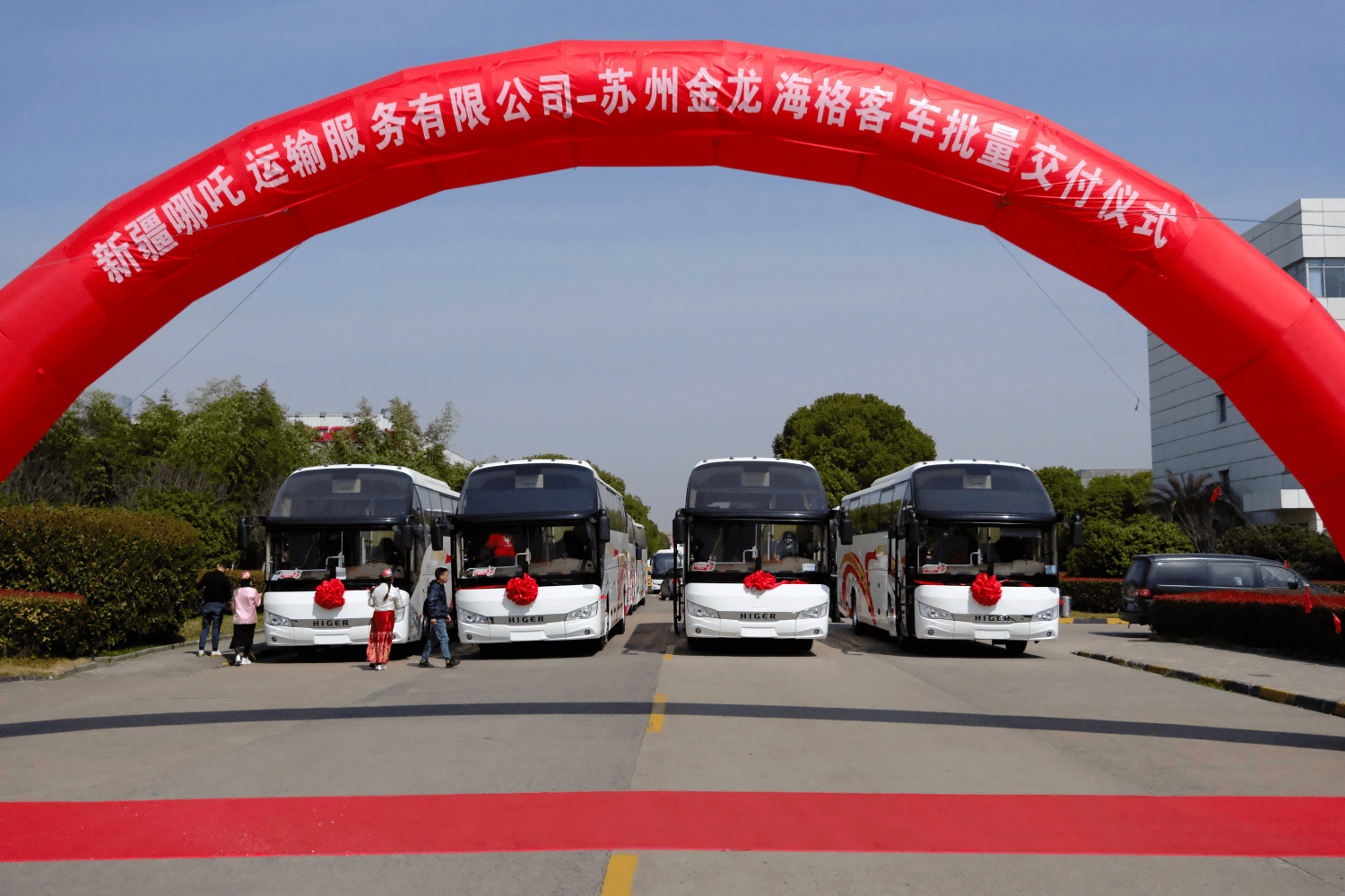 西域旅游vip级体验!苏州金龙客车为新疆哪吒车队提供"闹海"法宝