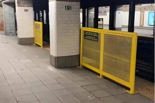 第三件事儿,美国纽约地铁建造的护栏,开始正式投入使用了