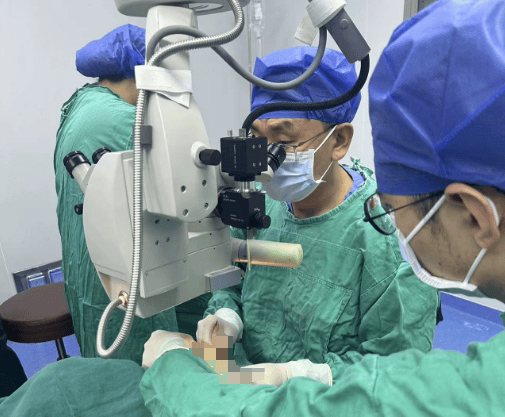 院长亲诊手术助其改"斜"归正