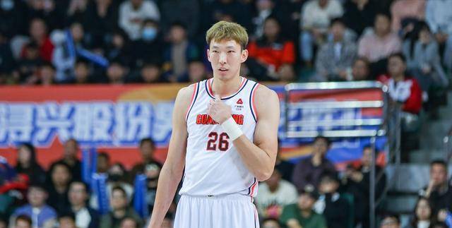 cba快讯!周琦完成谈判,马布里点评辽篮外援,新疆有意李春江