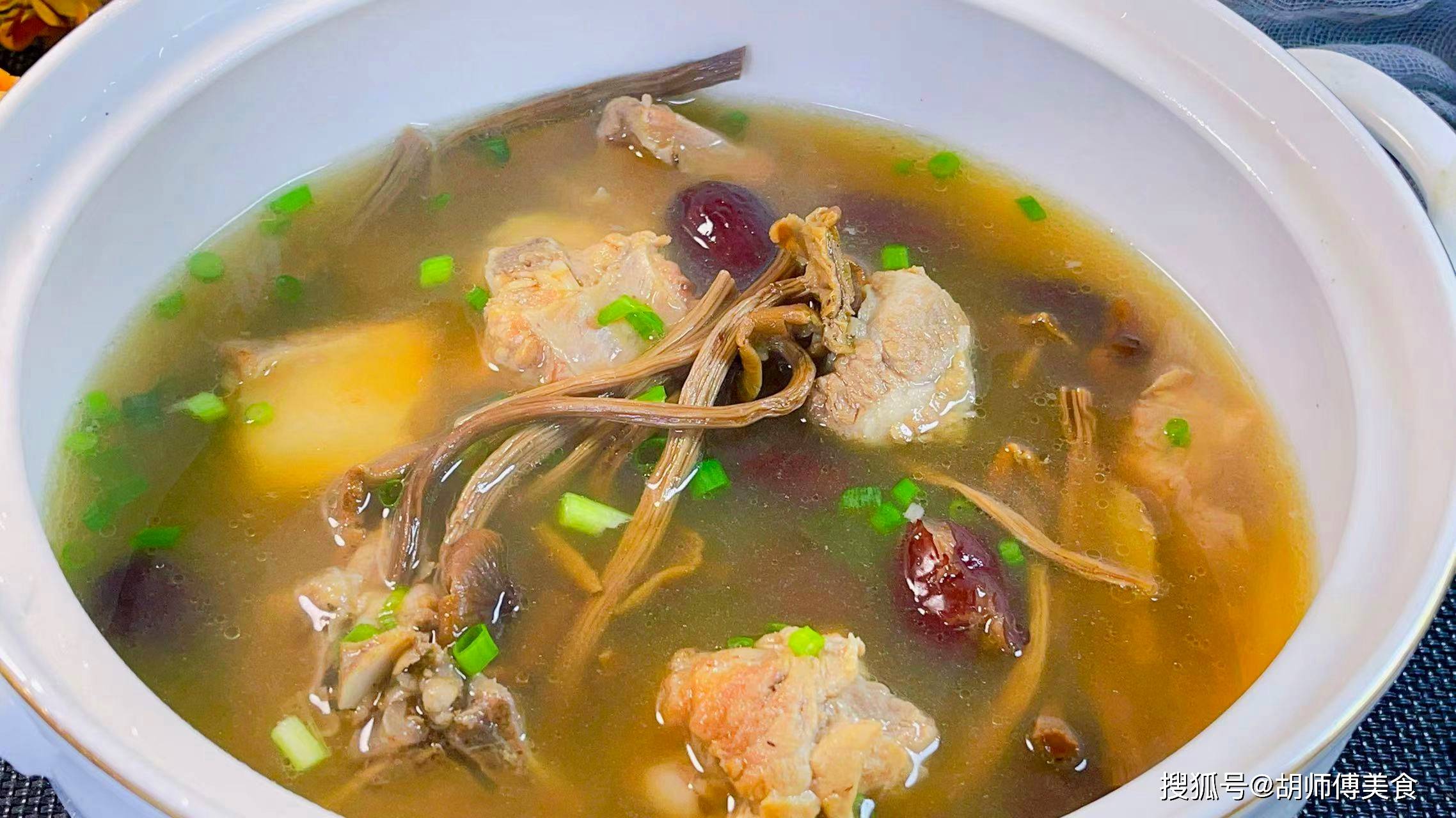 一杀菌,二利尿,三健脾,夏天尤为合适_排骨_茶树菇_饮食