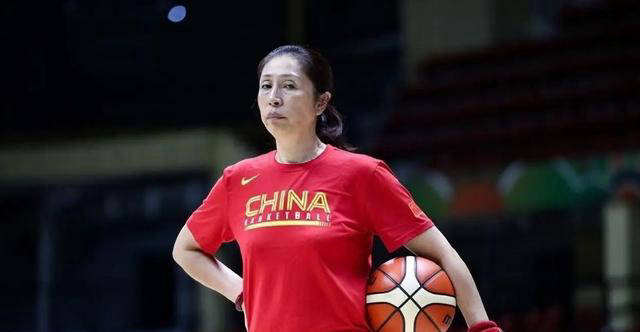 极端球迷网络暴力:中国女篮主教练郑薇遭受指责的背后