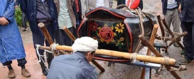 农村丧葬又有"新调整"?火葬不再"一刀切",老坟都这样处理!