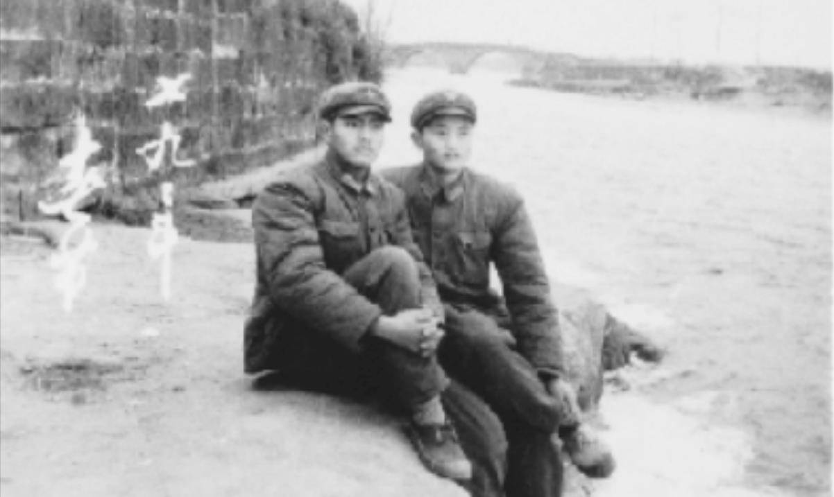 师副参谋长的2个儿子边疆牺牲,只留下12元钱和一卷草席_耿军_晓康_耿