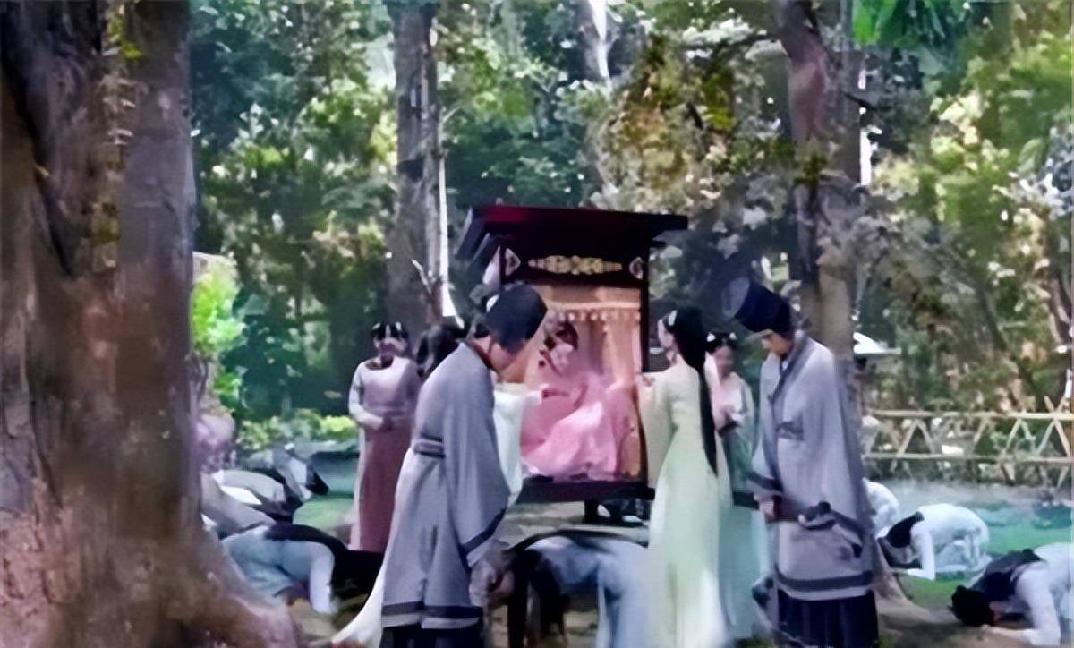 俗话说:"再饿莫吃坟前供,再累莫坐人肉凳",人肉凳指的是什么