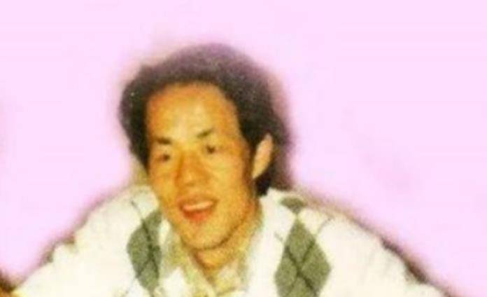 不仅如此,后来还有很多人千方百计地找到了张宝胜的住所,隔着围墙向