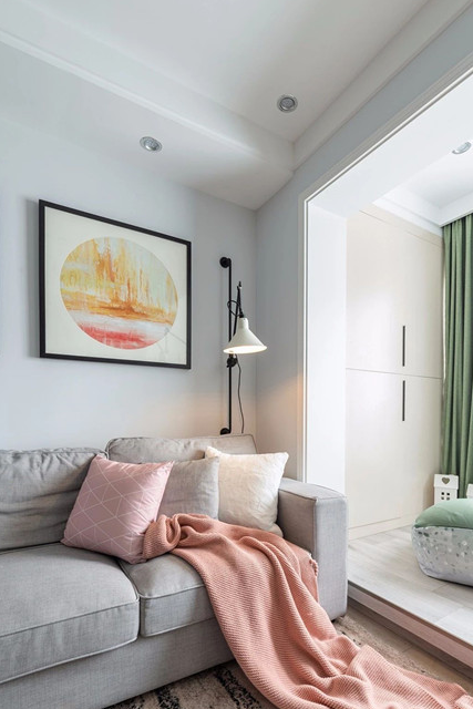 墙面搭配舒适家具,创造动线顺畅的北欧休闲客厅场域▲客厅浅色瓷砖