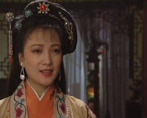 桃花依旧笑春风";演过南唐末帝李煜挚爱的妻子大周后,大周后才貌双全