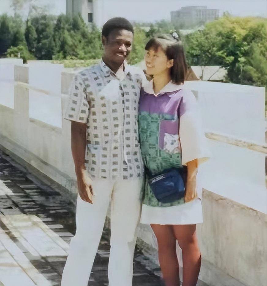 清华才女不顾父母反对,远嫁非洲生4子,25年后回国老同学认不出