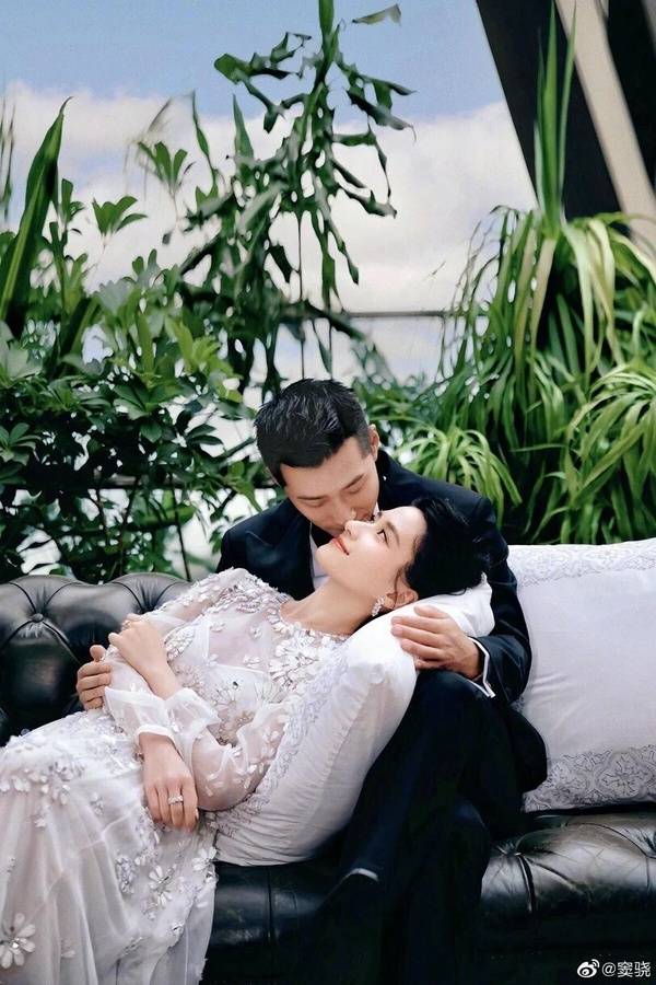 张若昀小说走出来的妻奴! 8位宠妻男星,张若昀为妻种树,邓超也不输