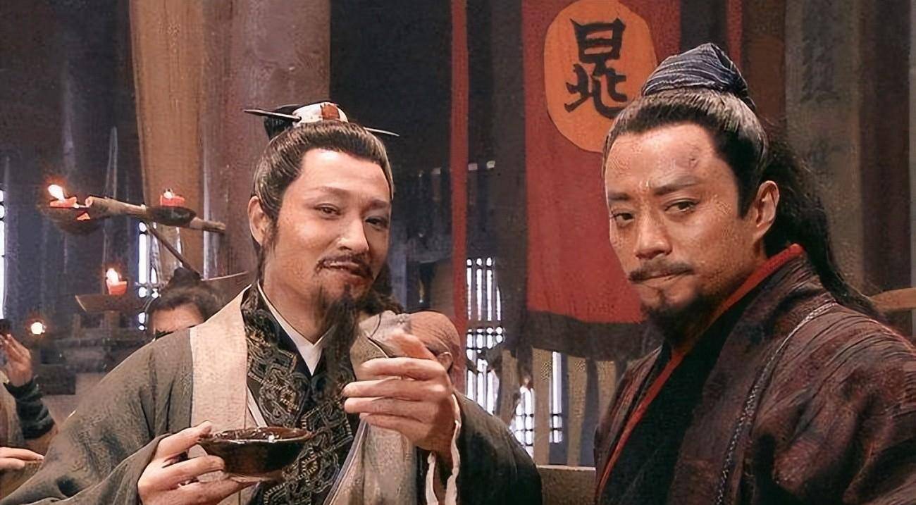 直至宋江喝下毒酒时,大家才看明白,梁山真正的老大另有其人