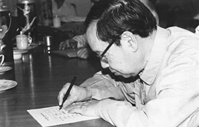 叫花子硬闯清华,门卫死活不让,校长见后大惊:您快请到我办公室_赵忠尧