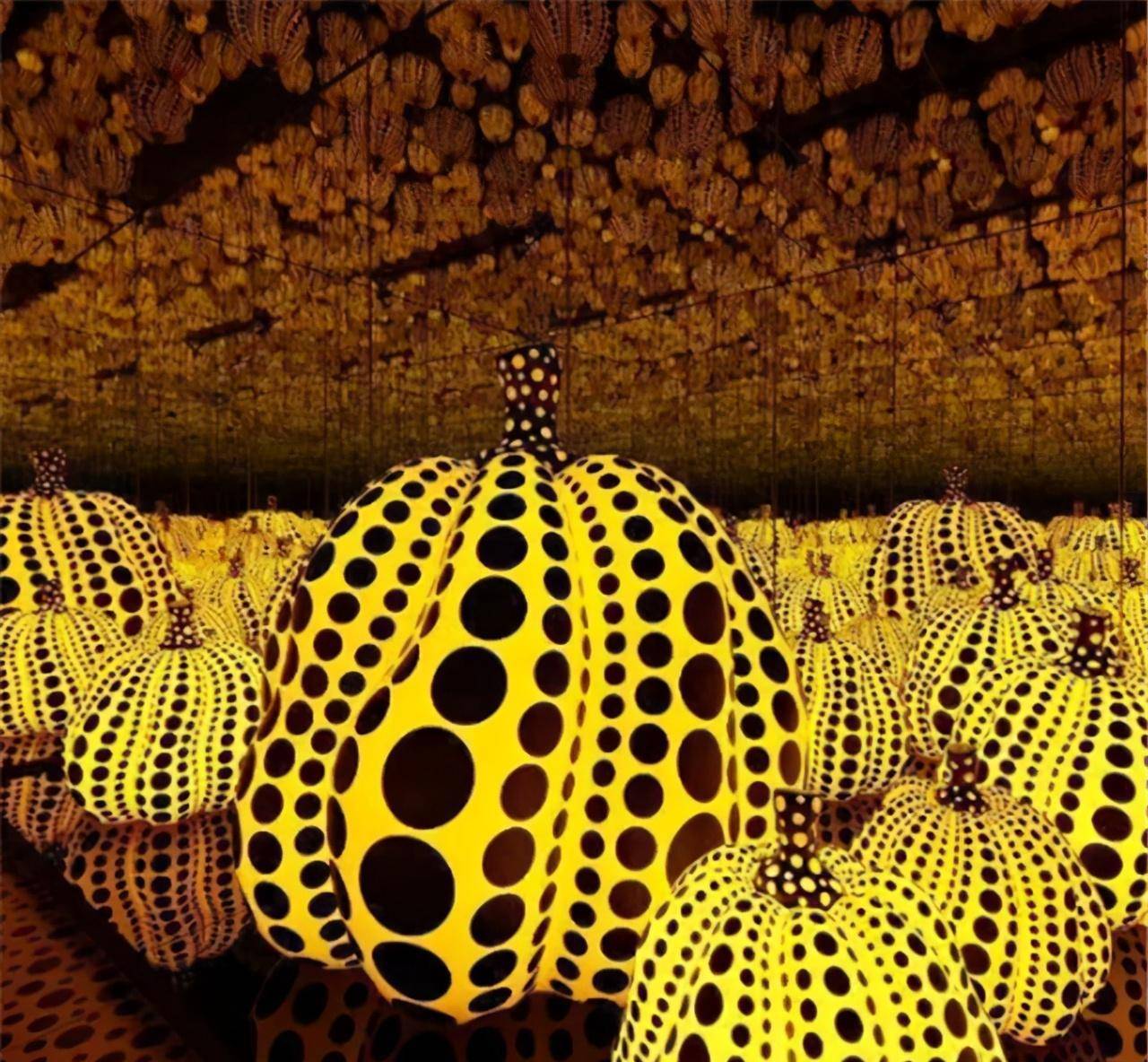 草间弥生:自小患精神分裂症,26开始追梦,因画圆点名誉全球