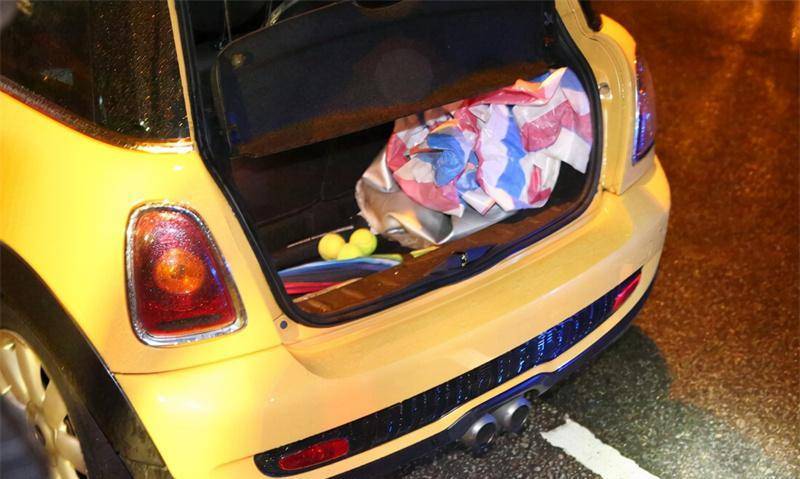 2015年,香港麻醉学教授将瑜伽球放入车内,毒死了妻子和女儿