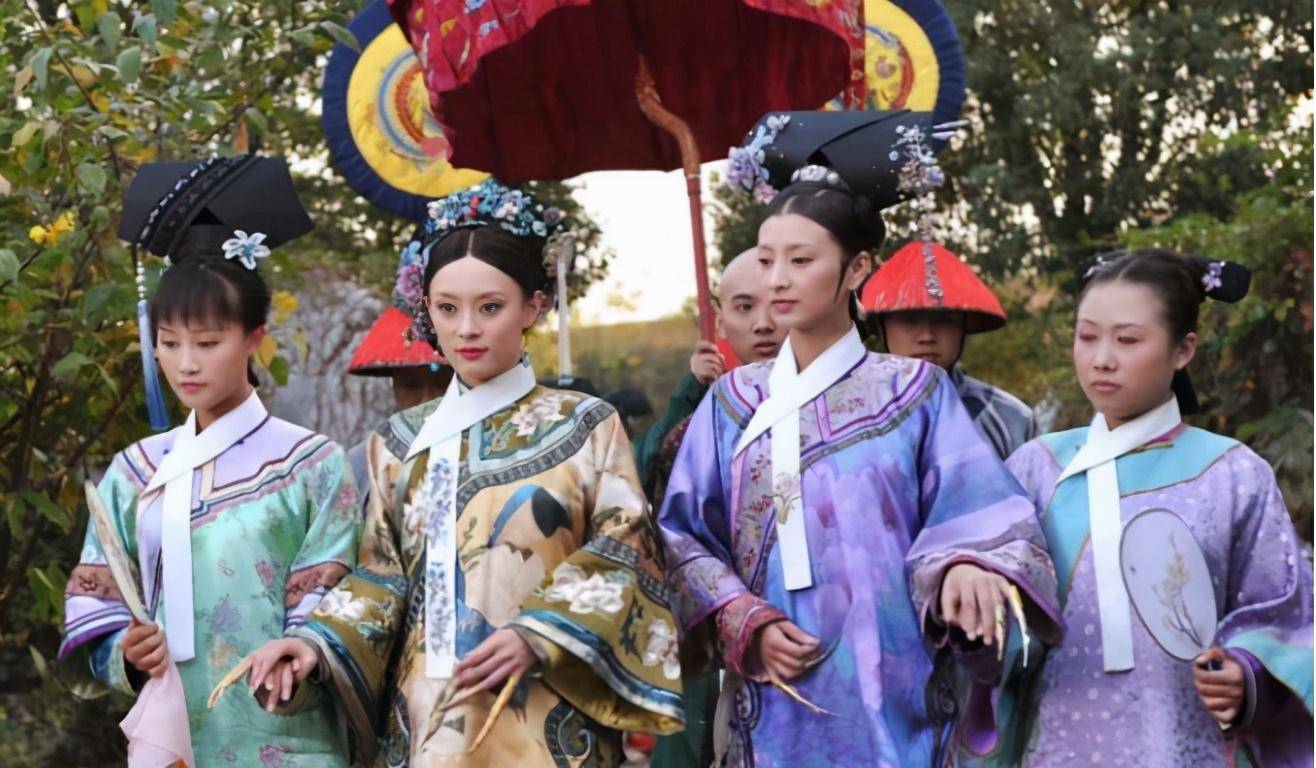 清宫女子为何都围一条白绢?不只是为了装饰,更为了方便皇帝