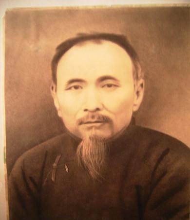 杜心五的南北大侠称号还是北侠刘百川给的,当时杜心五被称为南侠