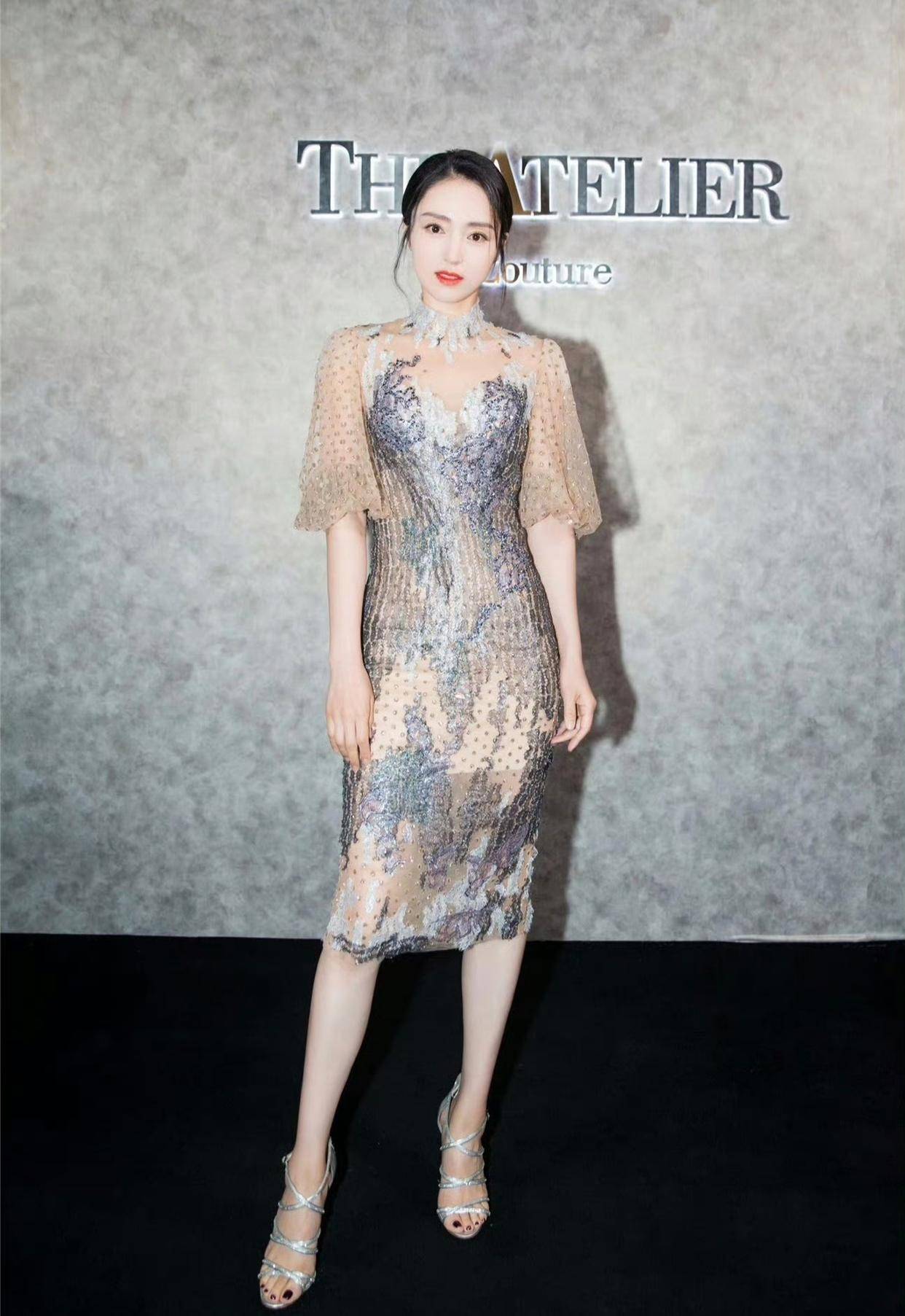 董璇薄纱包臀裙秀出完美身材,简直让人窒息!