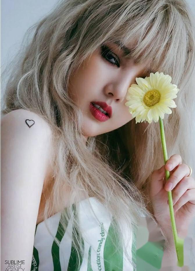 [郑艺琳写真大公开,36岁魔鬼蜜桃,凹凸有致的女神魅力!