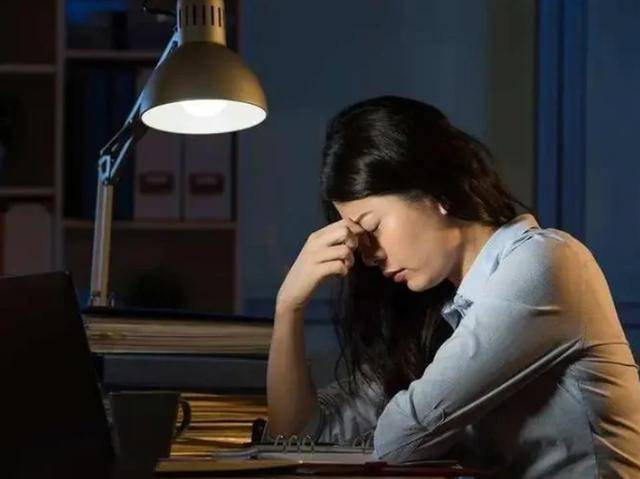 几点睡觉算是熬夜?医生提醒:不是11点,也不是12点,别再搞错了