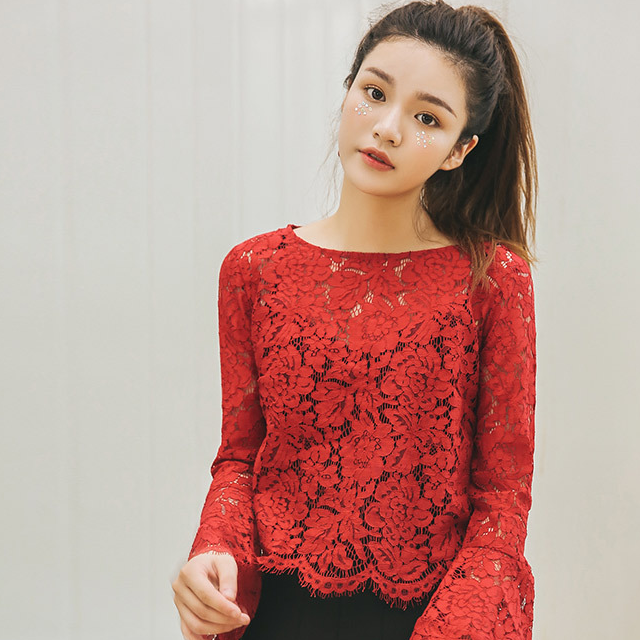 喇叭袖上衣能藏肉!