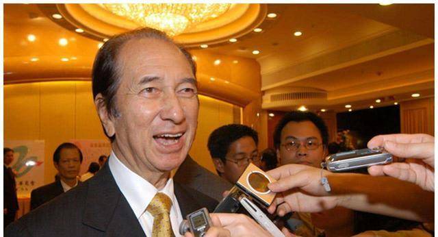 仅仅赌船一项就让叶汉赚得盆满钵满,最终因为利益问题,叶汉与何鸿燊