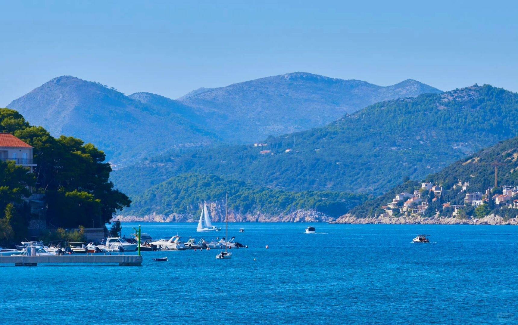 在恋爱关系中,最重要的还是双方的沟通和理解.