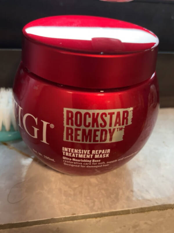 这瓶产品的设计用了我较喜欢的鲜红色,挺拿得出手的,尤其是作为节日