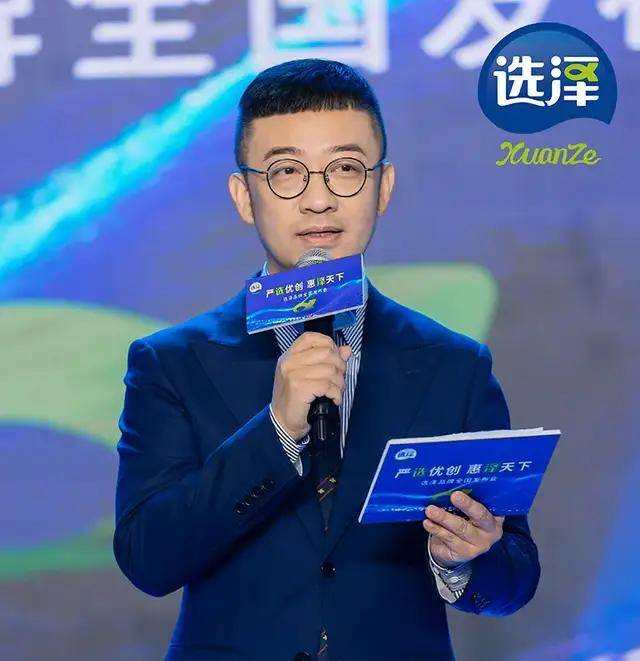 活动由东南卫视主持人刘伟主持.