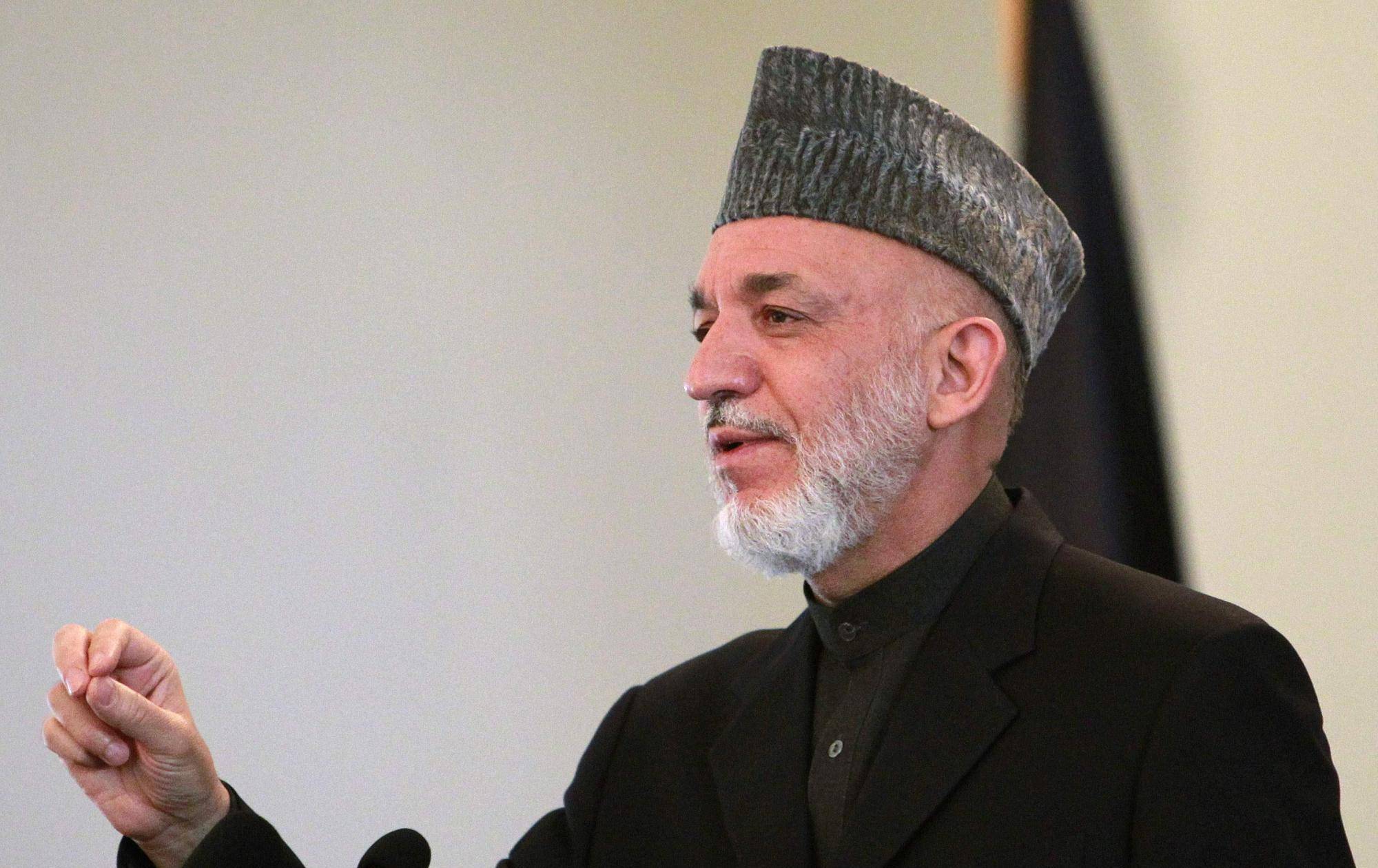 现任总统携款跑路,前任总统坚守国内,加尼和卡尔扎伊高下立见