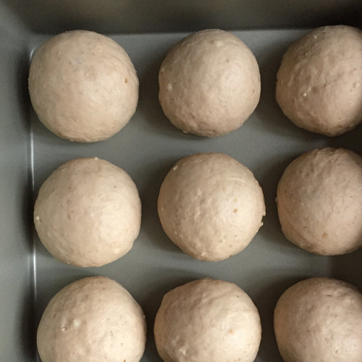 燕麦核桃面包,透着浓浓的燕麦的香气,非常田园风味的面包