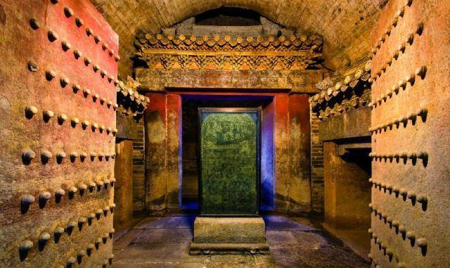 此墓历经百年盗掘,专家抢救出五千件文物,总价值可买下一个国家