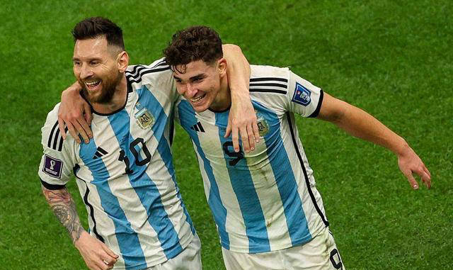 马拉多纳和梅西:时代巨星的比较