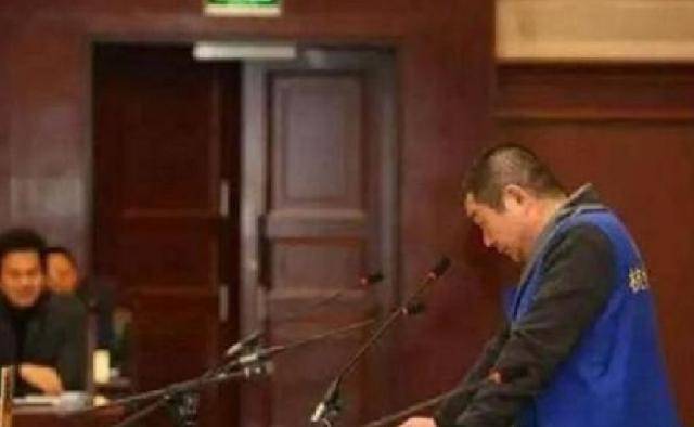 男子因欠债5千万,被债主关进铁笼沉潭,2年后才被发现_张宏_胡方_经营