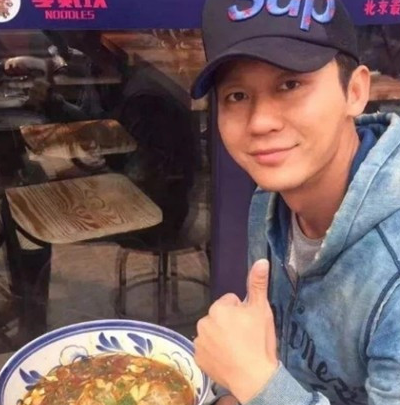 李晨面馆"天价"底气哪来的?网友回复很实在