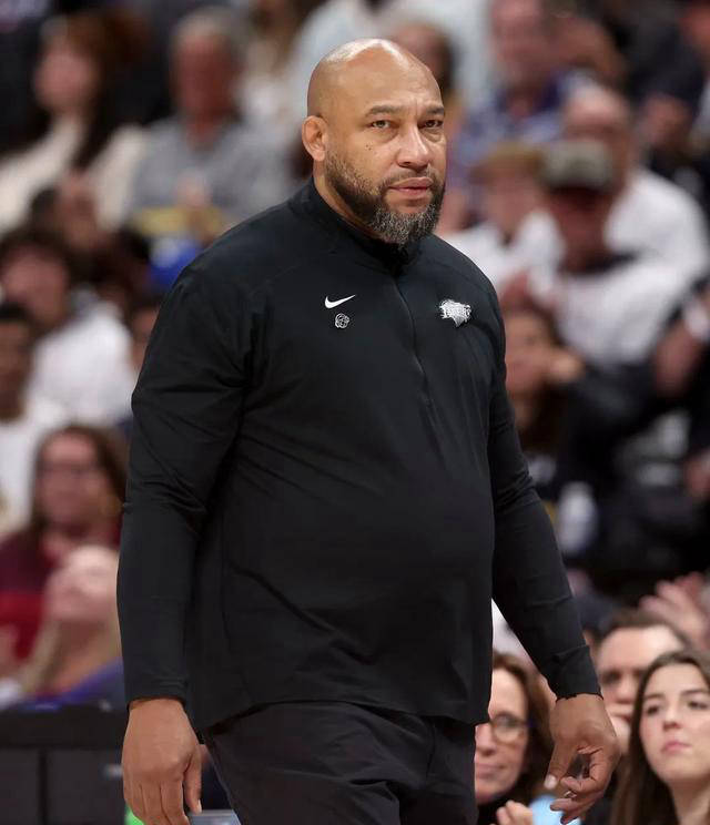 根据记者anthonyslater的报道,勇士考虑增补教练组人员,无论阿特金森