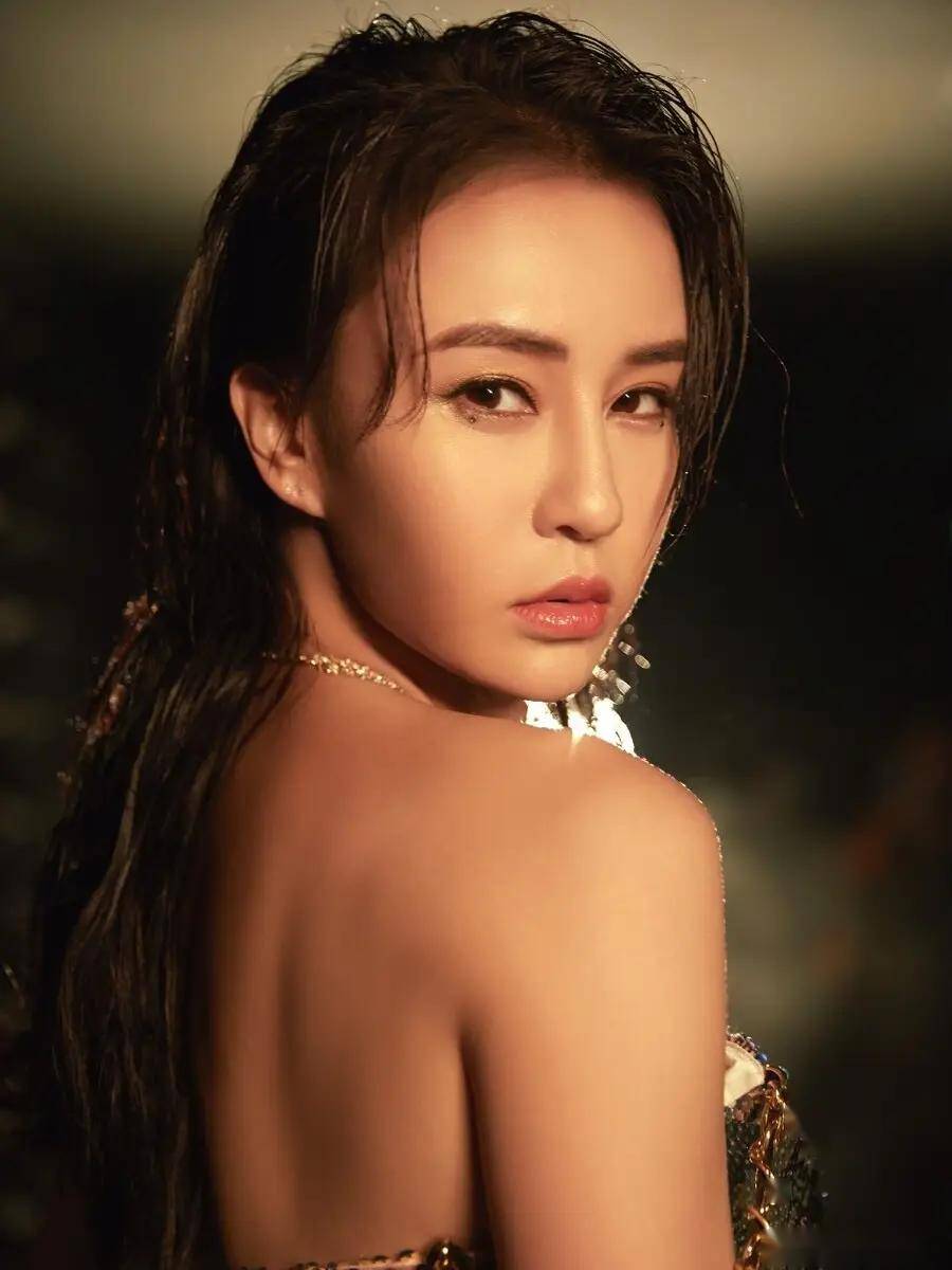 女神降临母其弥雅,美貌与才华的完美融合,令人无法抗拒!