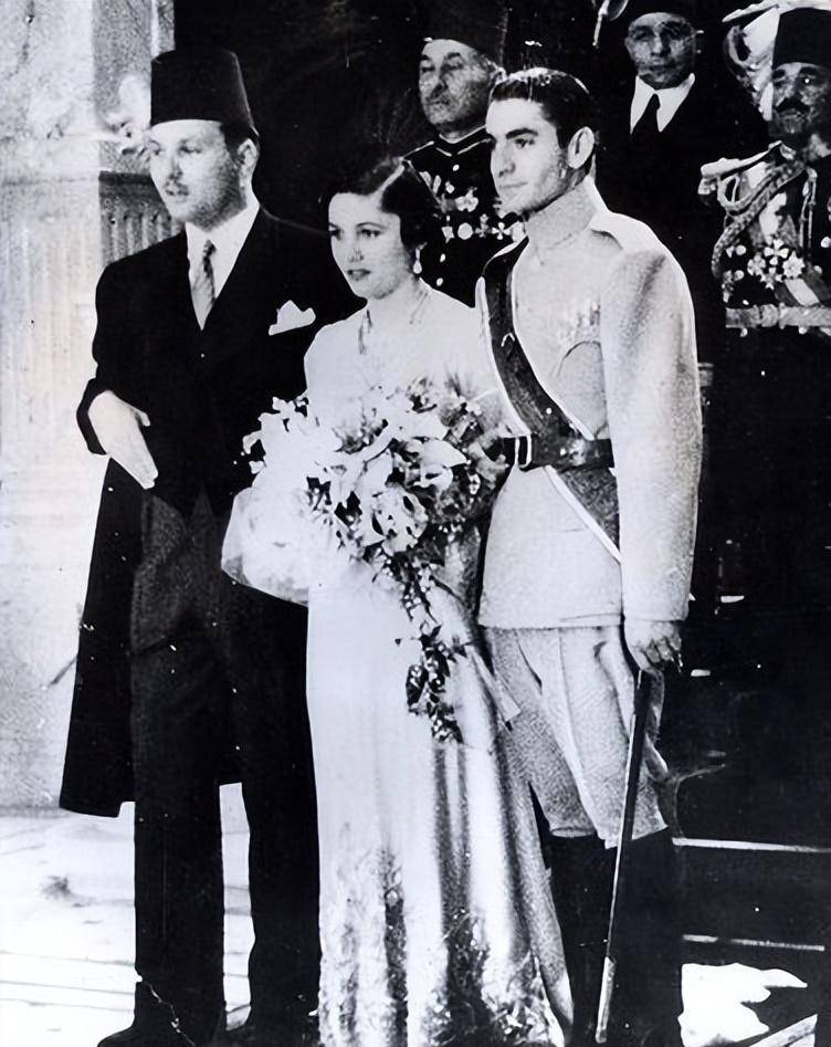 同年的3月15日,法丝亚公主和巴列维王子在埃及举办了声势浩大的婚礼