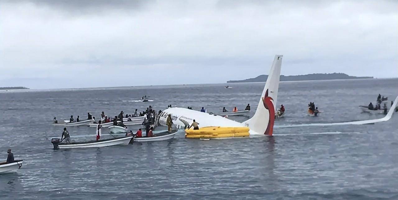 空难事件_戴维·沃伦_架飞机