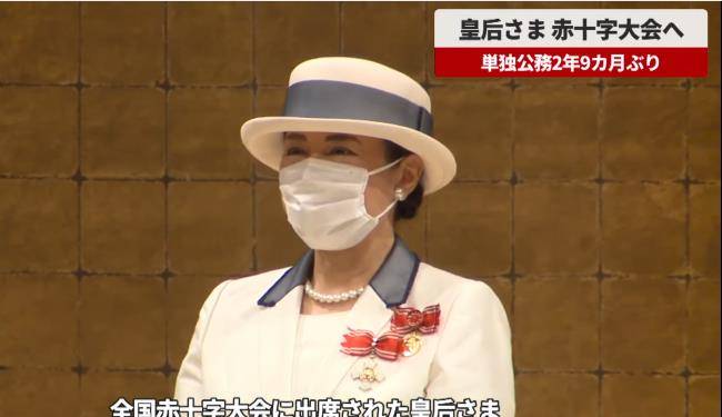 雅子带领宫妃们亮相,纪子陪衬下座,热情为皇后鼓掌