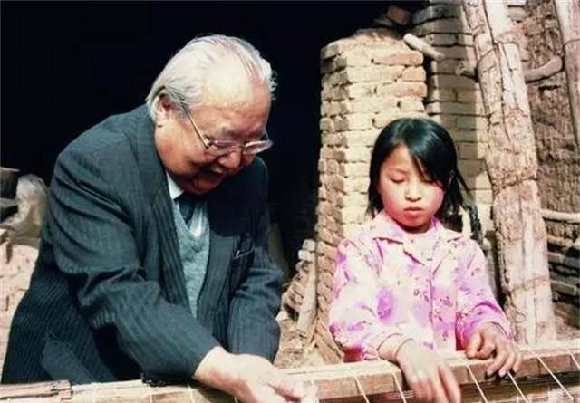 费孝通情史:一段单恋,一段新婚百日妻子去世,最后一段相守余生