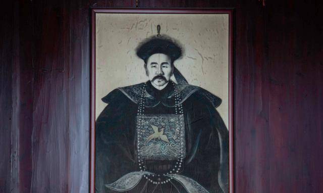 晚清首富胡雪岩,被李鸿章在商业碾压围剿,从此后世子孙再不经商