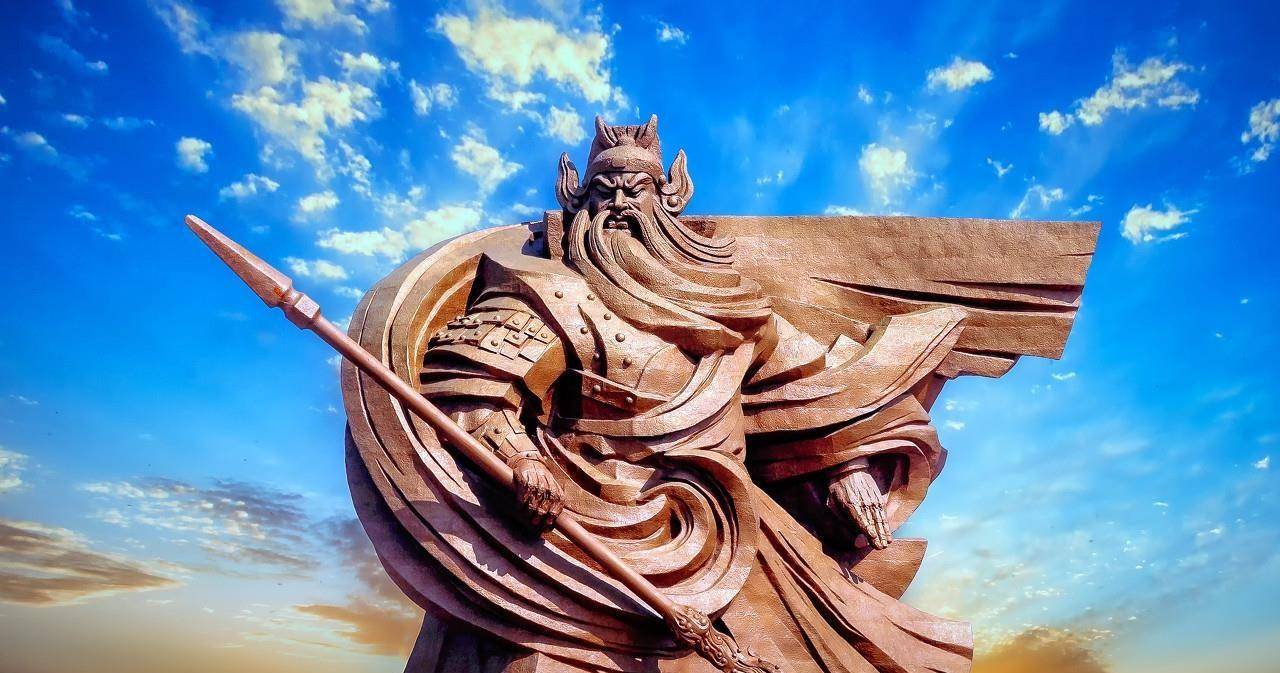 中国的关公像和乐山大佛,哪个能与美国的自由女神像之相媲美?