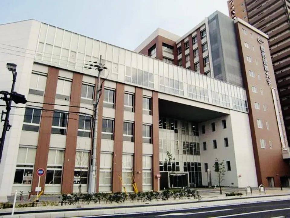 简称kuiss,位于日本兵库县三木市,1987年成立,1998年开设大学教育