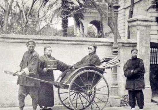 晚清八旗子弟们的真实形象:没钱也要讲究排场,丝毫不知大清将亡