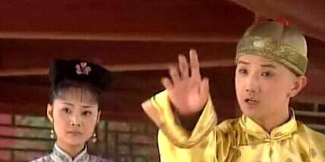 无奈之下玉林秀只能当众在行森的周围堆起了火柴,点起了火,眼见着火焰