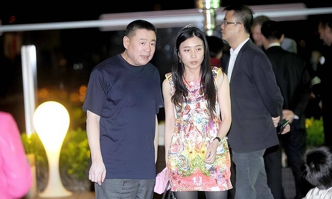 现在嫌她们丑,当年追成狗,如今胖成大妈,年轻时貌美如花!