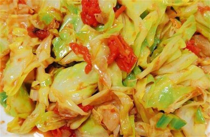 大厨教你包菜炒西红柿的家常做法,步骤详细,爽脆开胃老少皆宜