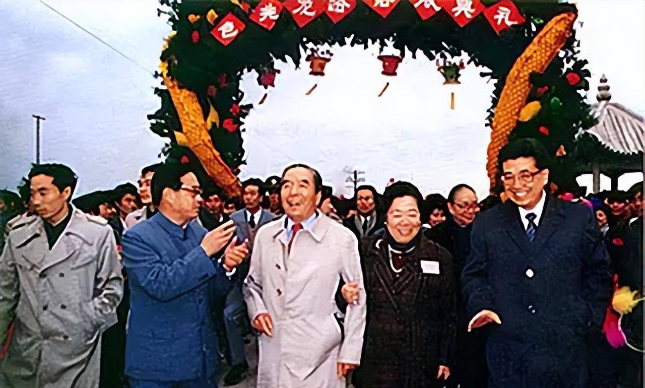 得知自己是包公后人的那一刻起,包玉刚做些什么,他动情地表示:"我生在