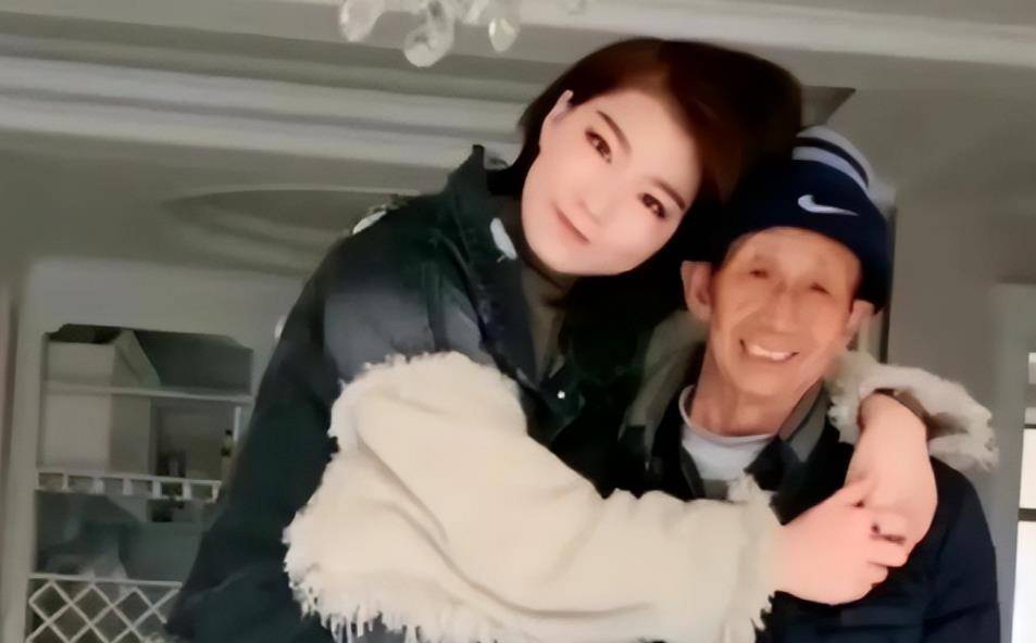 97年河南老汉捡到弃婴,拾荒养大她,如今女儿身价千万找老汉报恩_张双